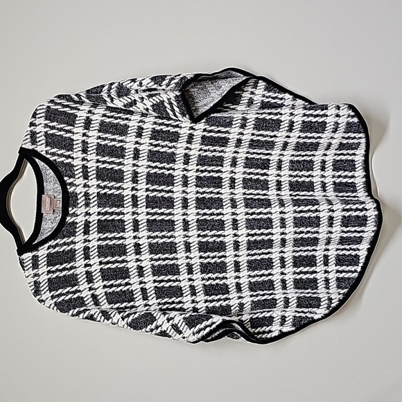 Chico's houndstooth plaid sweater poncho. Black and White, Size S/M - Picture 1 of 8